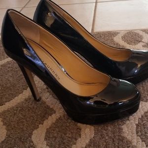Black patent leather pumps